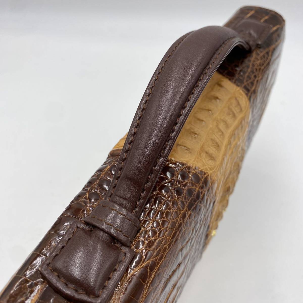 美品 GENUINE CROCODILE リアルクロコダイル GONDOLA ゴンドラ カイマンクロコ シャイニー加工 セカンドバッグ クラッチバッグ ワニ革 b935_画像4