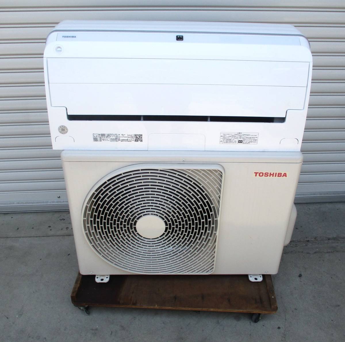 高年式 動作良好】TOSHIBA ルームエアコン RAS-J562DTKS(W) 2022年製