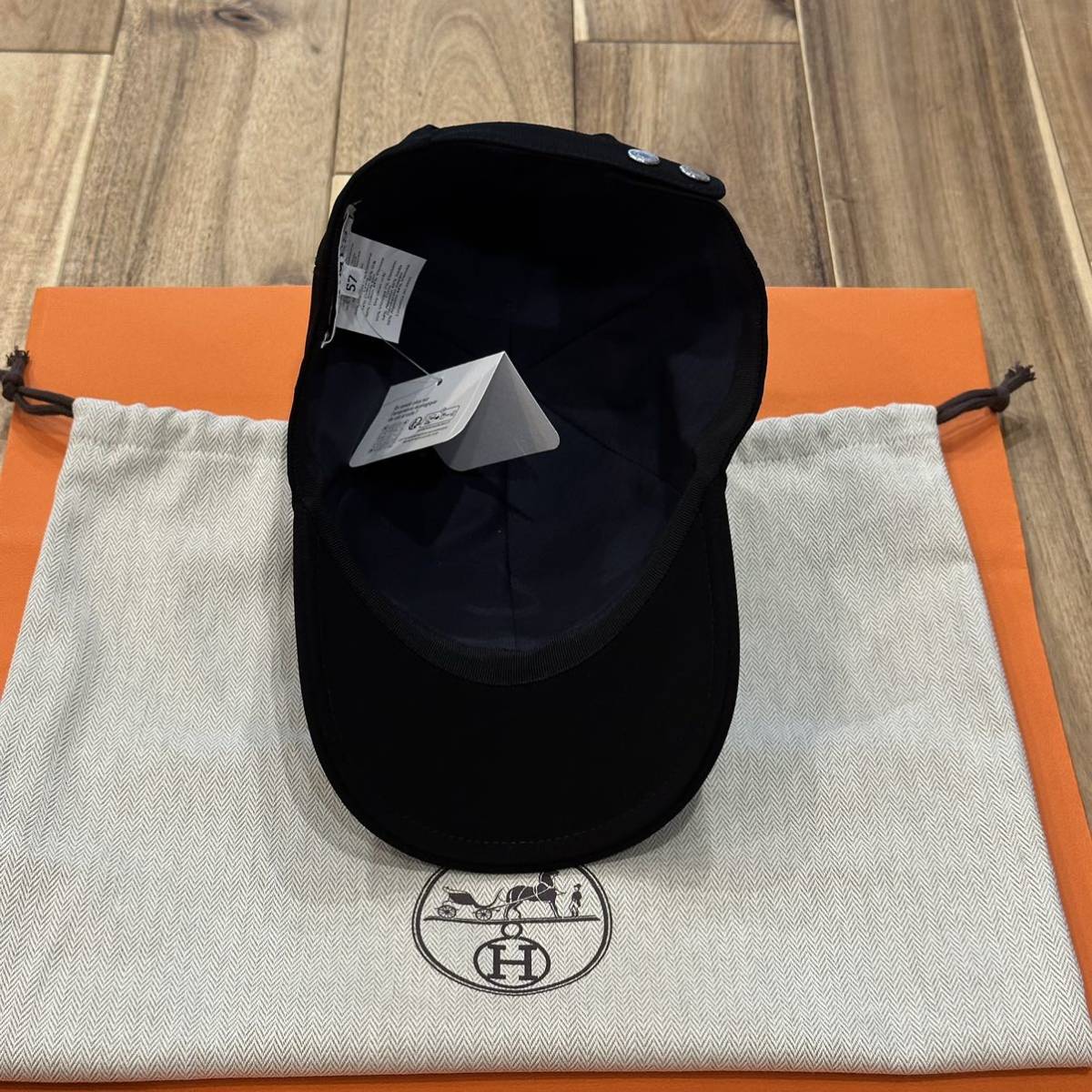 新品 レア HERMES エルメス TESS MILANO キャップ ブラック 57 CDS