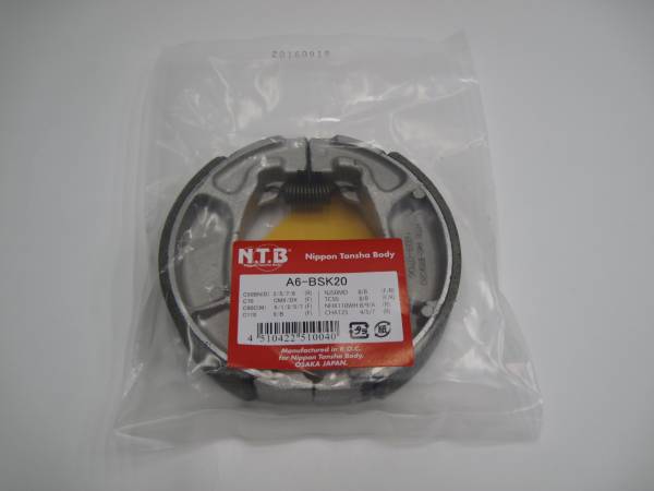 送料380円■在庫有★NTB/PCX/125/150/カブ/90/110/70/50/スペイシー/100/125/キャノピー/リード/110/125/FTR/223/ブレーキ/シュー/A6-BSK20_商品パッケージ画像です。