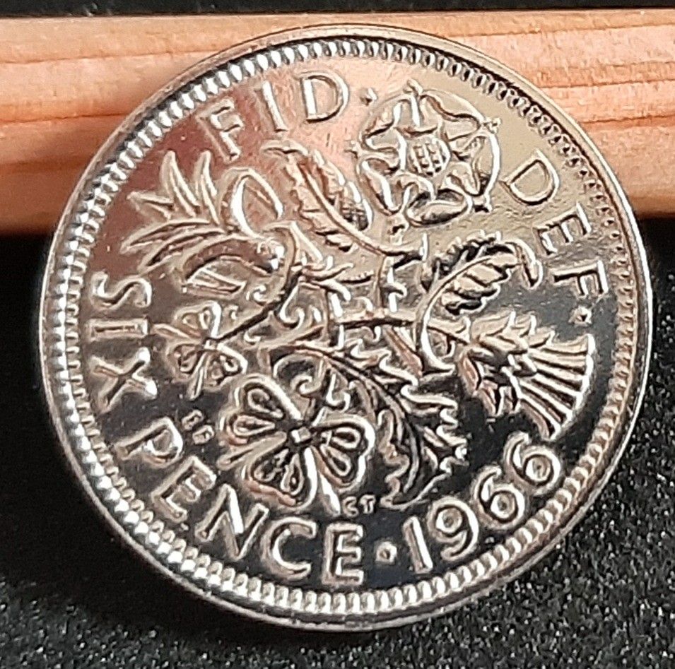 100枚セット 幸せのシックスペンス イギリス1947年~1967年の盛り合わせです。ラッキー6ペンス 英国コイン 美品です 本物