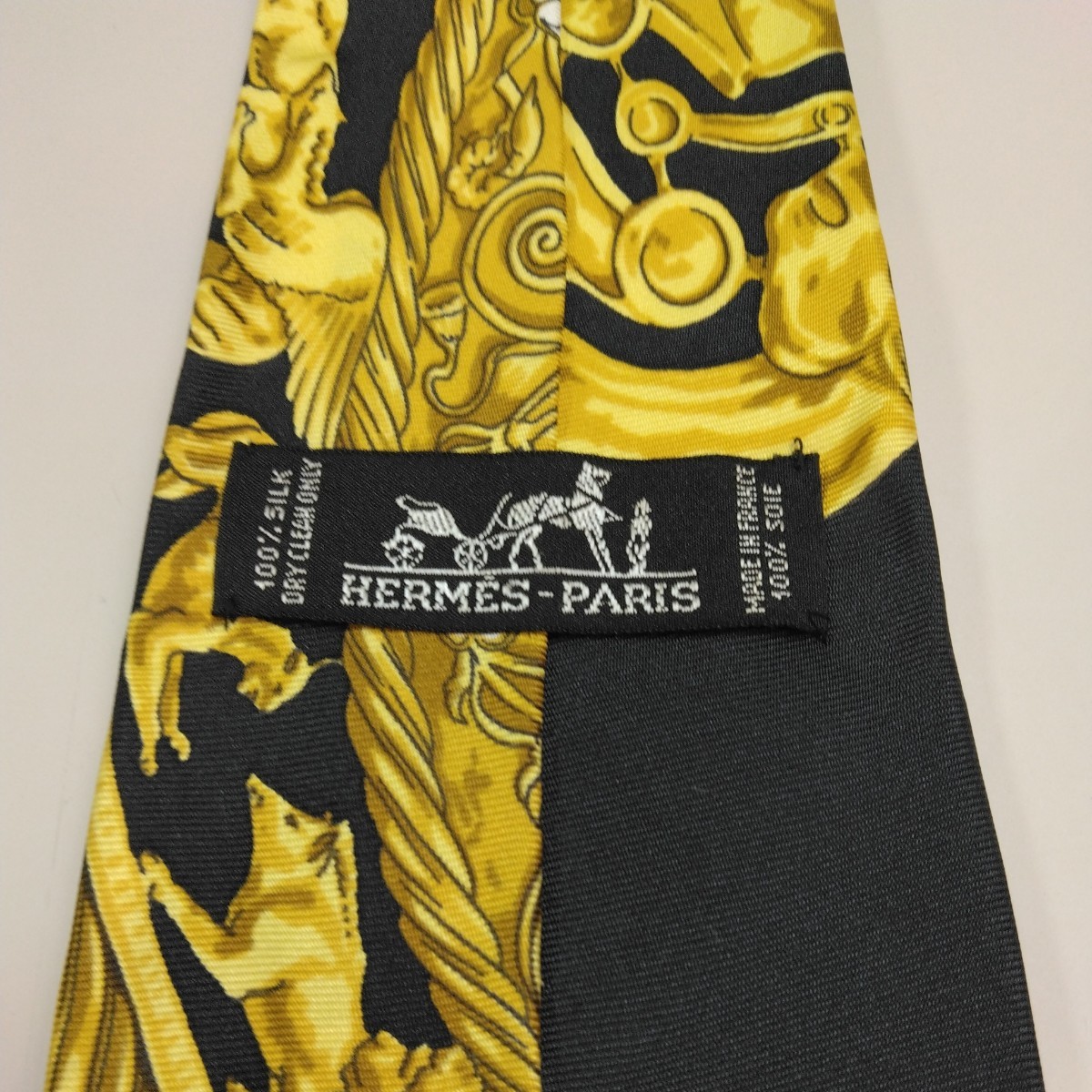 輝い ネクタイ  スカーフ柄 良品 彫刻モチーフ 鳥 馬 猪