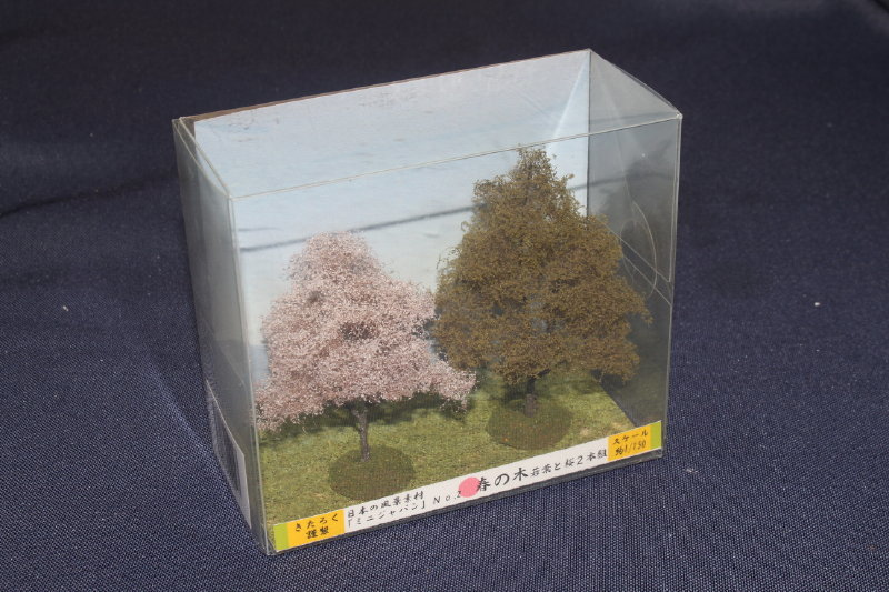 1/150 きたろく『 精密樹木模型 日本の風景素材 ミニジャパン【 No.2「春の木（若葉と桜2本組）」】』検/情景コレクション トミーテック_パッケージに擦れがあります。