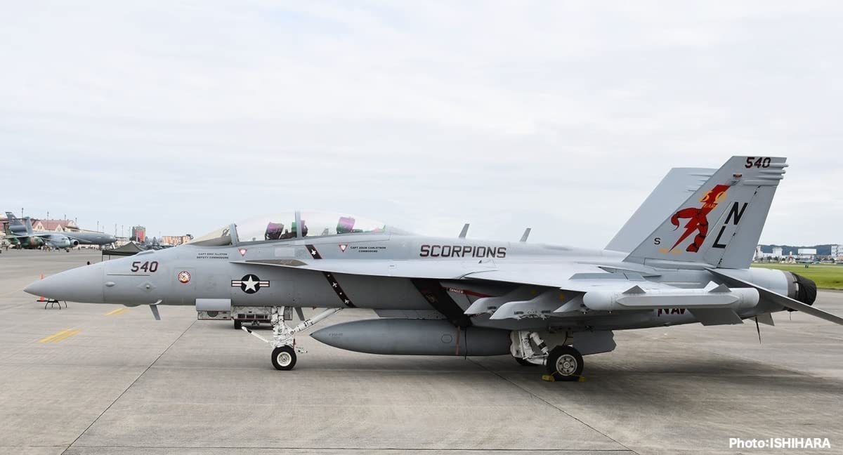 プラッツ TPA-11 1/48 アメリカ海軍 電子戦機 EA-18Gグラウラー VAQ