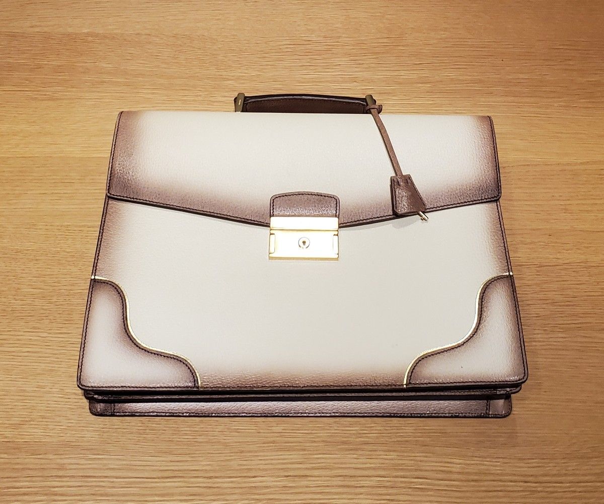 PRADA プラダ ビジネスバッグ ホワイト | noonanwaste.com