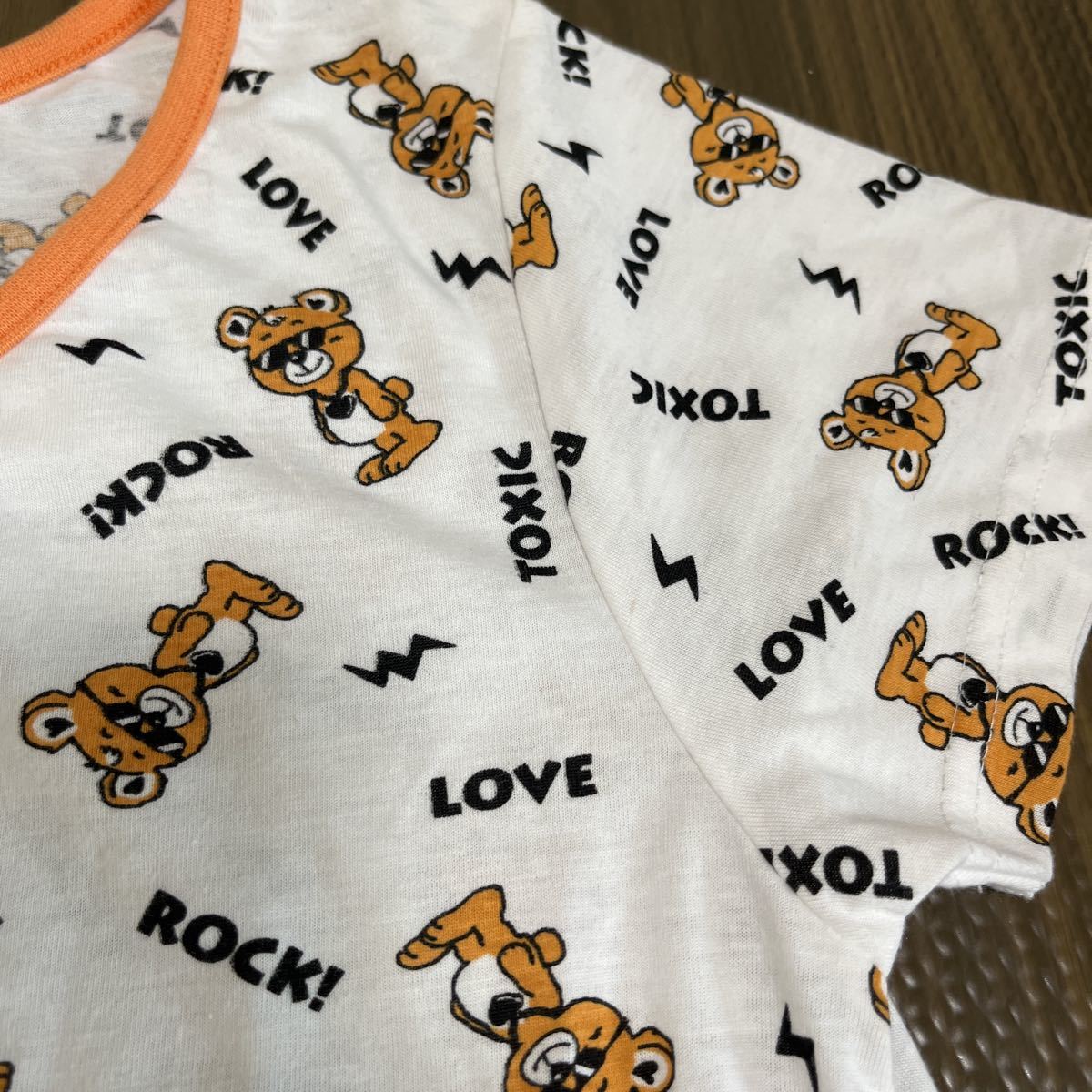 8-5新品　Lovetoxic ラブトキシック　半袖Ｔシャツイレヘム　ロゴ柄くまちゃん総柄アシンメトリーシャツロング丈カットソー　150　Ｍ_画像3