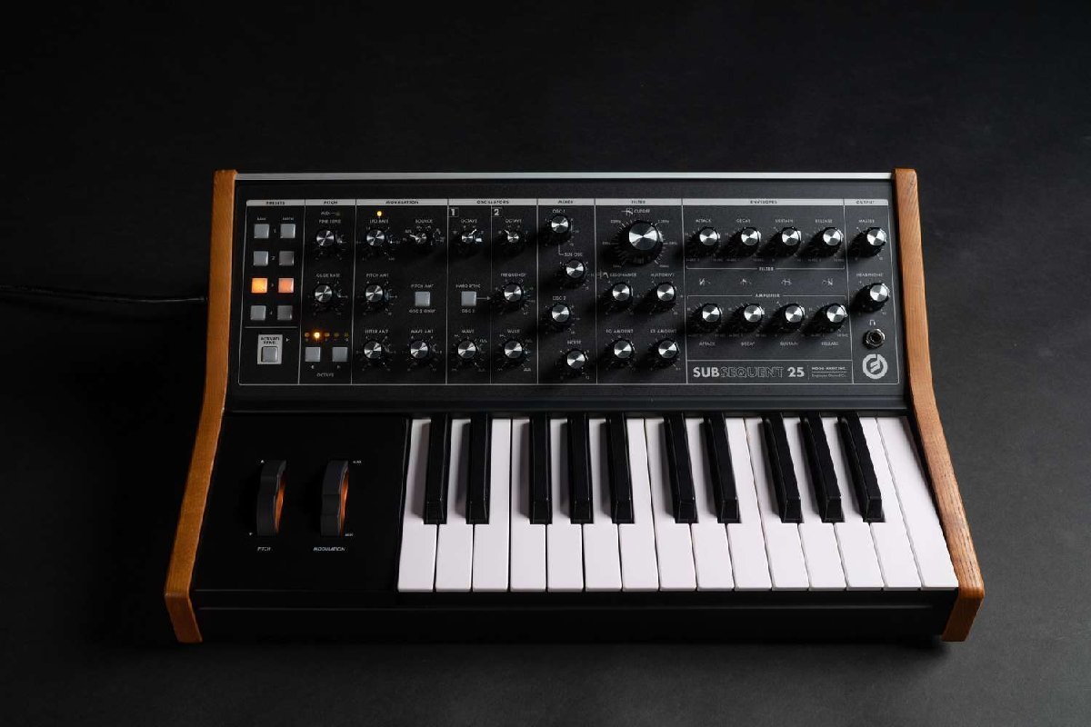 MOOG Subsequent 25 モーグ 25鍵盤 アナログシンセサイザー_画像1