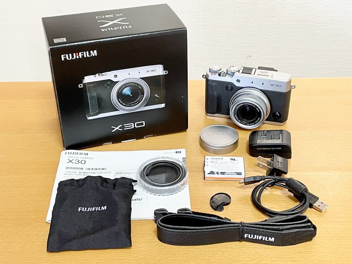 ☆美品☆富士フイルム FUJIFILM X30 大人気の高級コンパクトデジタルカメラ レンズ保護フィルター付き 元箱あり 