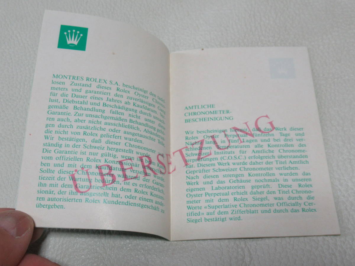 ■希少 美品 1980年代！ROLEX（ロレックス） OYSTER 保証書の各言語訳の冊子（25ページ） 縦10.5ｃｍ、横7.5ｃｍ、厚さ0.1ｃｍ