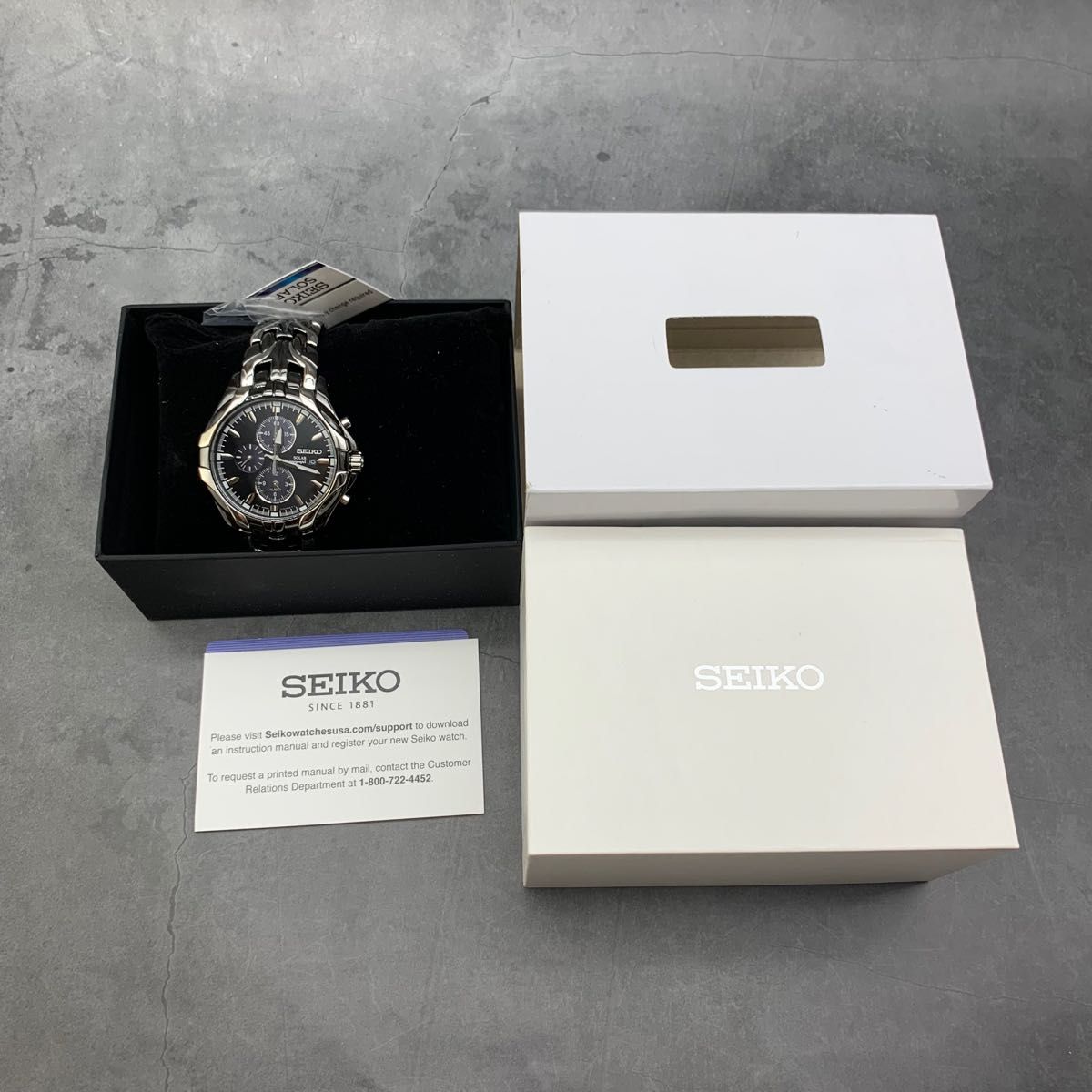 【新品】セイコー 光沢あるブラック加工★SEIKO クロノグラフ 男性用 ソーラー 逆輸入腕時計 メンズ シルバー 海外版