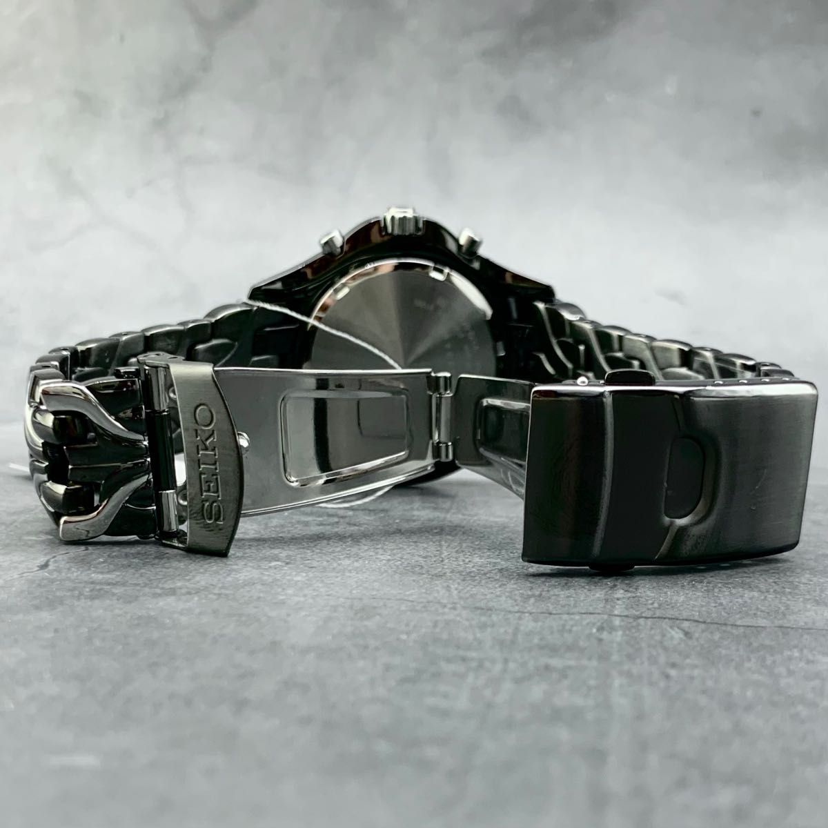 【新品】セイコー 光沢あるブラック加工★SEIKO クロノグラフ 男性用 ソーラー 逆輸入腕時計 メンズ シルバー 海外版
