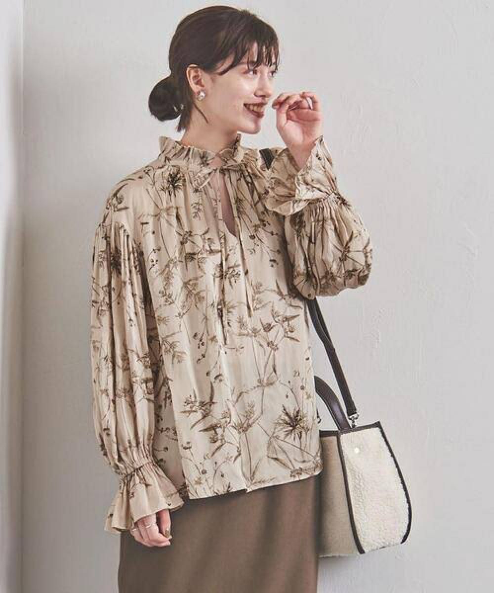 UNITED ARROWS ボタニカルプリント フリルブラウス