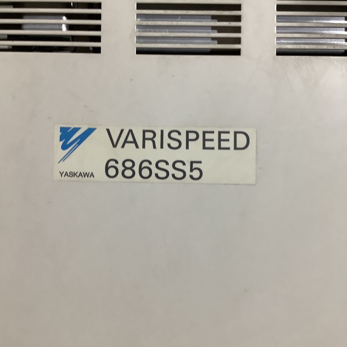 安川電機　 VARISPEED インバーター200v 5、5kw中古品　CIMRーSSB2055 一般的な通電まで済みです。動作未確認です。_画像5