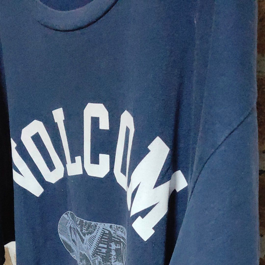 VOLCOM ボルコム プリントTシャツ ストリート系 ネイビーサイズＬ
