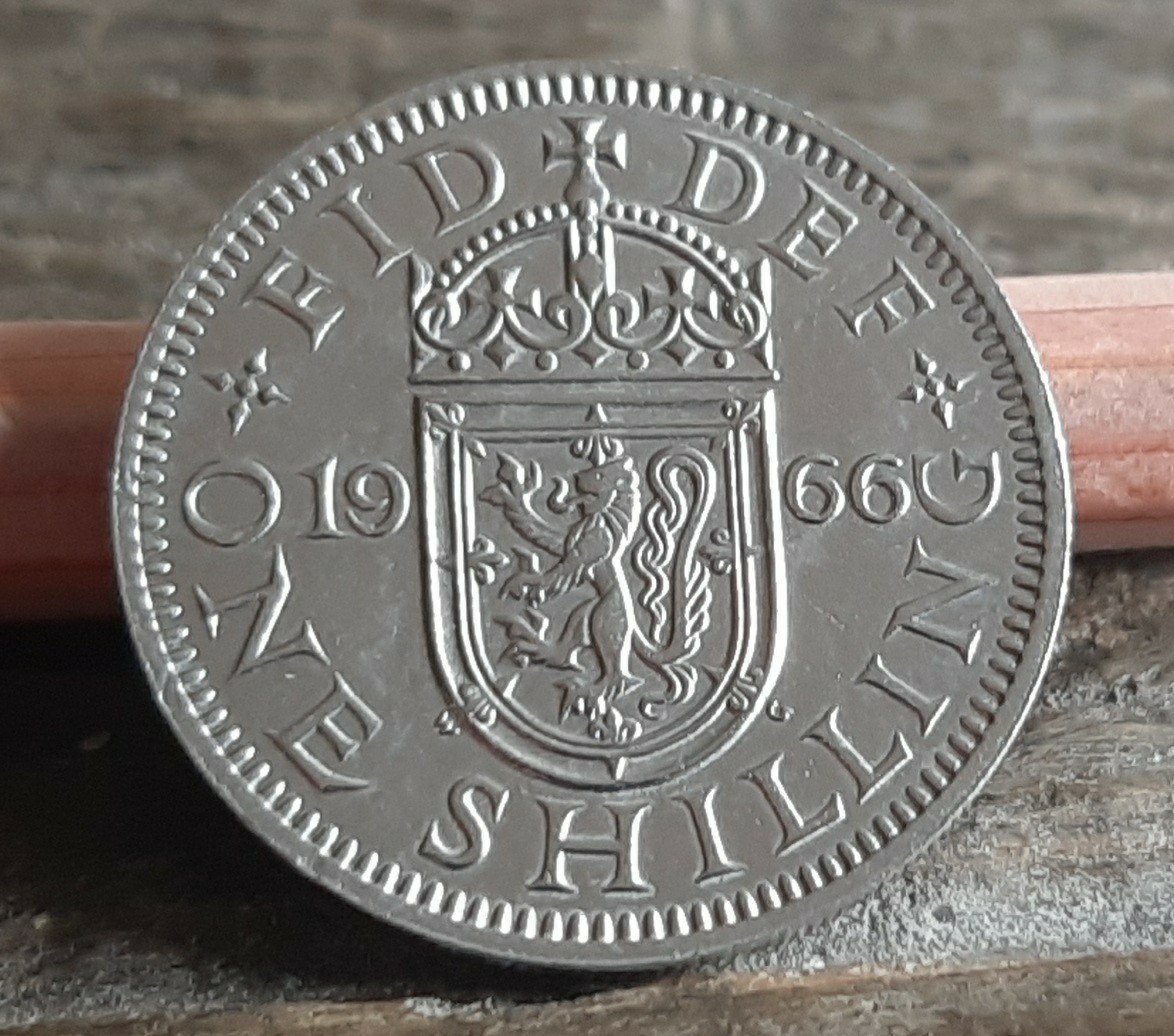 イギリス1966年シリング 英国コイン 本物 ライオンデザイン エリザベス女王25mm綺麗にポリッシュされていてピカピカのコインです。_画像1