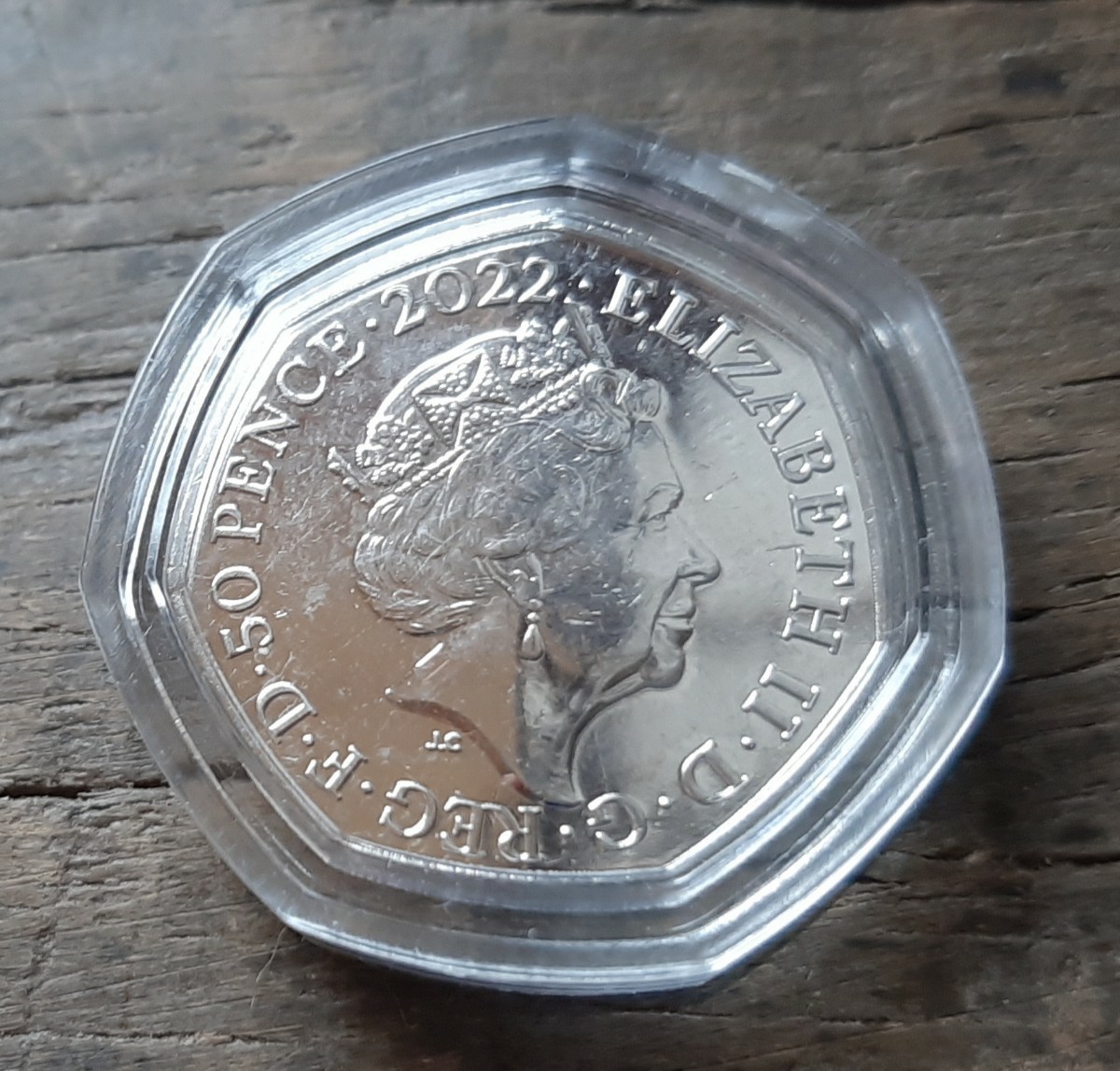 エリザベス女王 2022年新デザイン イギリス 英国本物50ペンスコインカプセル付きイギリス 英国 コインNew coin from The Bank of England_画像2