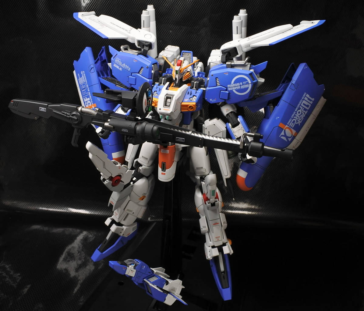 MG 1/100 Ex-Sガンダム 塗装済み完成品 胸部などはディープ