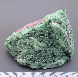 ゾイサイト中のルビー結晶 Corundum 大型 タンザニア産 瑞浪鉱物展示館 4319_画像3