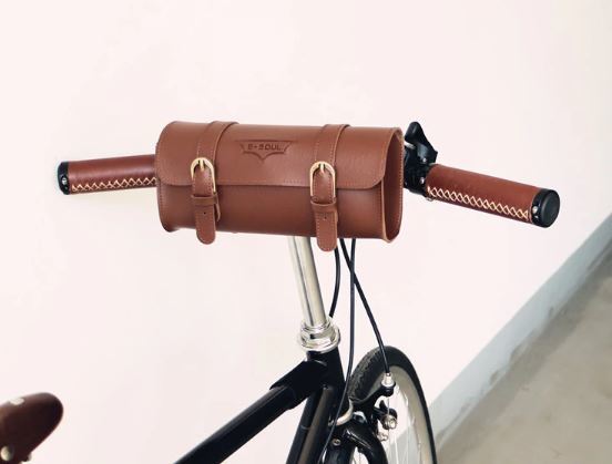  bicycle. handlebar. bag, retro style. leather. saddle-bag, tea color, Vintage. tail light, cycling. equipment ornament 