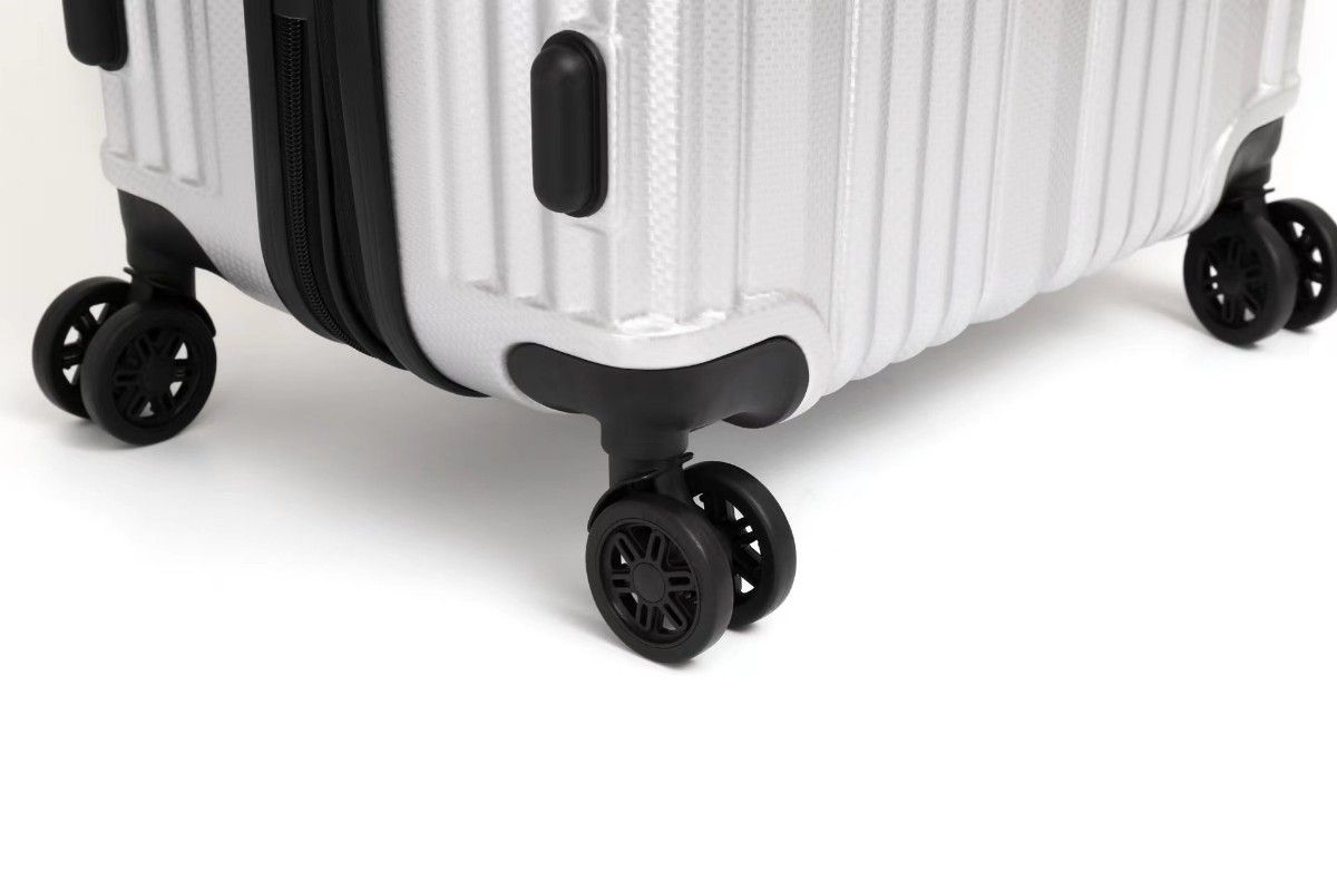キャリーケース シルバー Mサイズ  TSAロック 軽量 静音 スーツケース ハード 銀