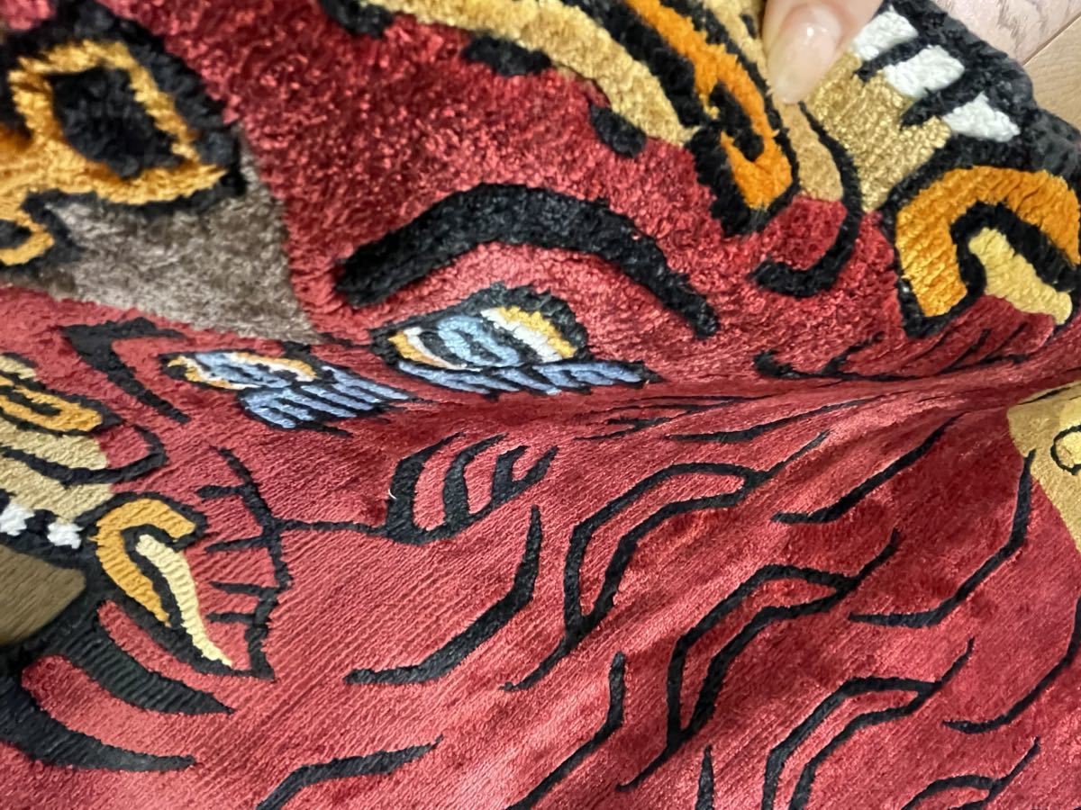新品 本物 シルク チベタンタイガー 虎 チベット絨毯 Mサイズ 98㎝ラグ