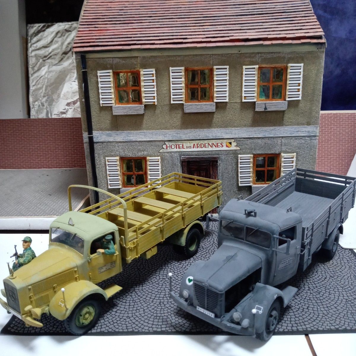 ドイツ軍用車輌 大型トラック2輛 ズベズダ・AFVクラブ 1/35 ドイツ軍用車輌 大型トラック2輛 ズベズダ・AFVクラブ 1/35