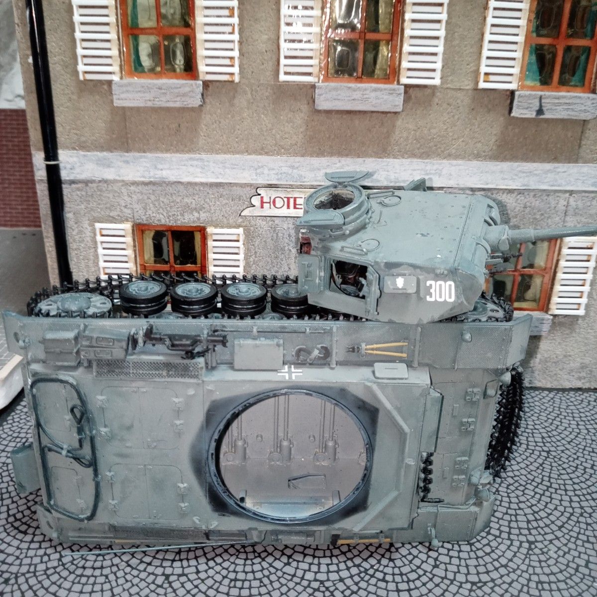ドラゴン　Ⅲ号戦車Ｆ型とドイツ兵　1／35　ジオラマ用