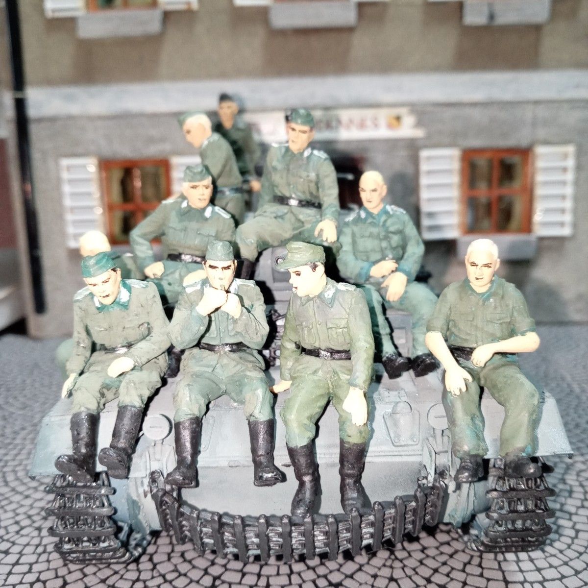 ドラゴン Ⅲ号戦車F型とドイツ兵 1/35 ジオラマ用|Yahoo ドラゴン Ⅲ号戦車F型とドイツ兵 1/35 ジオラマ用|Yahoo