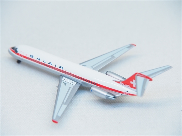 【送料無料】新品★絶版 1/400 DC-9-32 バルエアー [HB-IFZ]_画像2