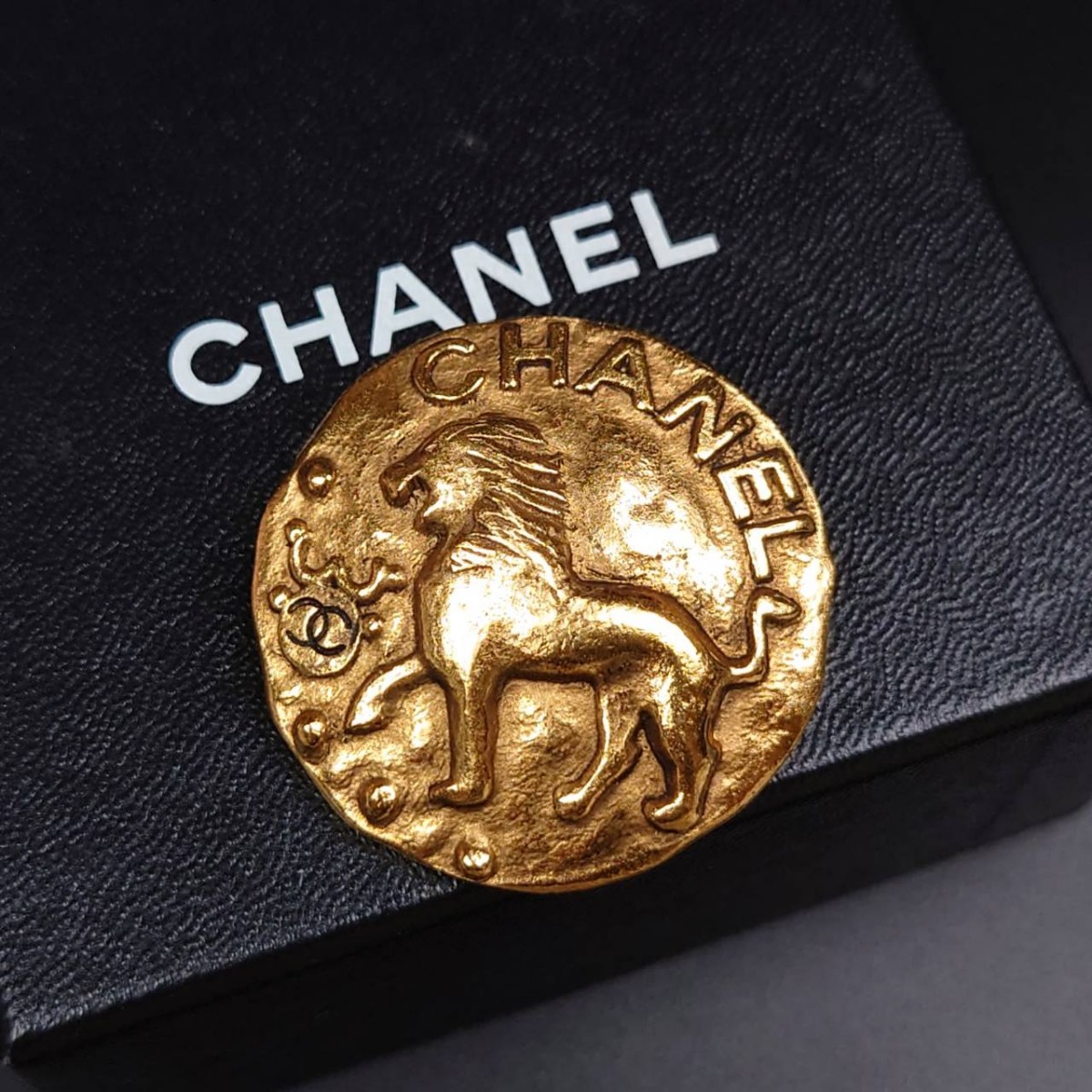 極美品】 CHANEL シャネル ブローチ ココマーク ロゴ ライオン