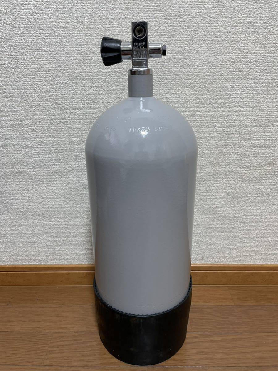 スキューバダイビング用　エアー（空気）タンク　ボンベ １０Ｌ