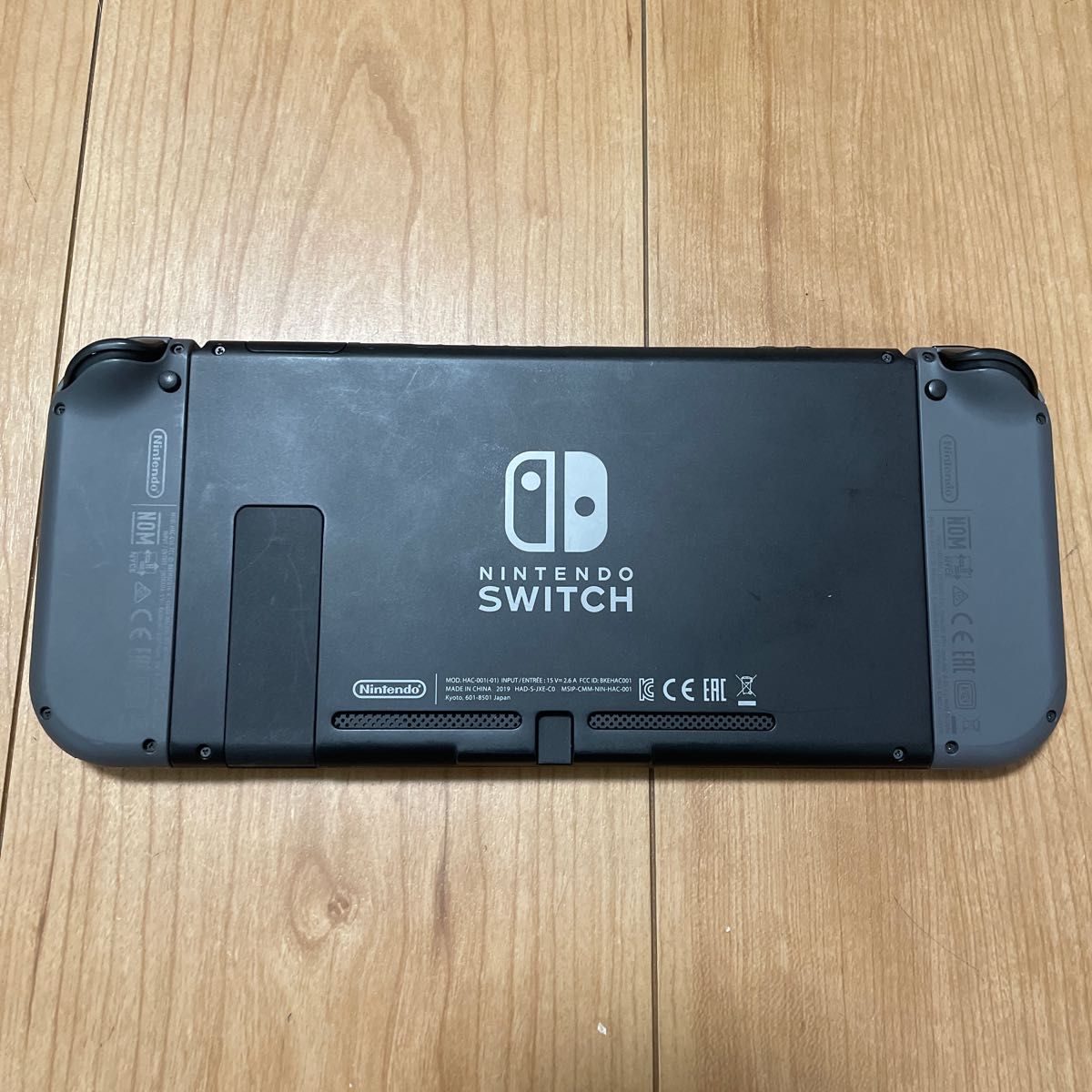 5162【液晶傷なし】新型Nintendo Switch グレー 欠品なし 2019年 5162【液晶傷なし】新型Nintendo Switch グレー 欠品なし 2019年