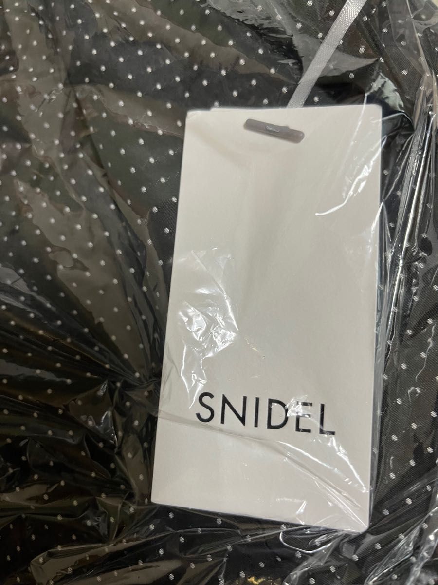 【　2,000円引き　】　新品未開封　匿名配送　snidel スナイデル　ノースリフィッシュテールシャツワンピース　