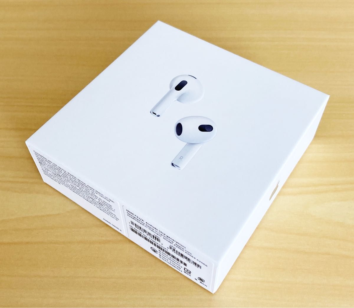 ほぼ新品 Apple AirPods 第3世代 MME73J/A MagSafe充電ケース ほぼ新品 Apple AirPods 第3世代 MME73J/A MagSafe充電ケース