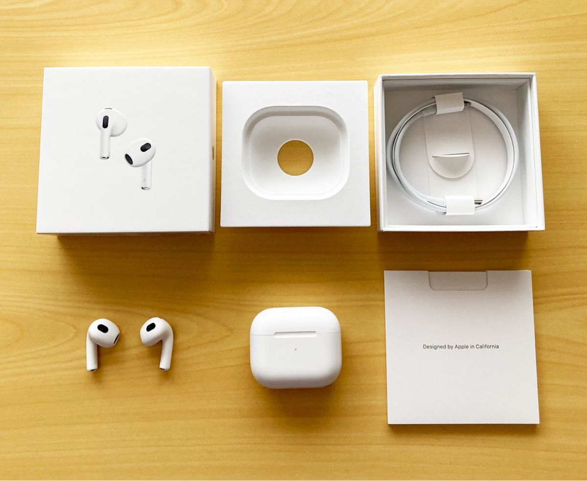 ほぼ新品 Apple AirPods 第3世代 MME73J/A MagSafe充電ケース ほぼ新品 Apple AirPods 第3世代 MME73J/A MagSafe充電ケース