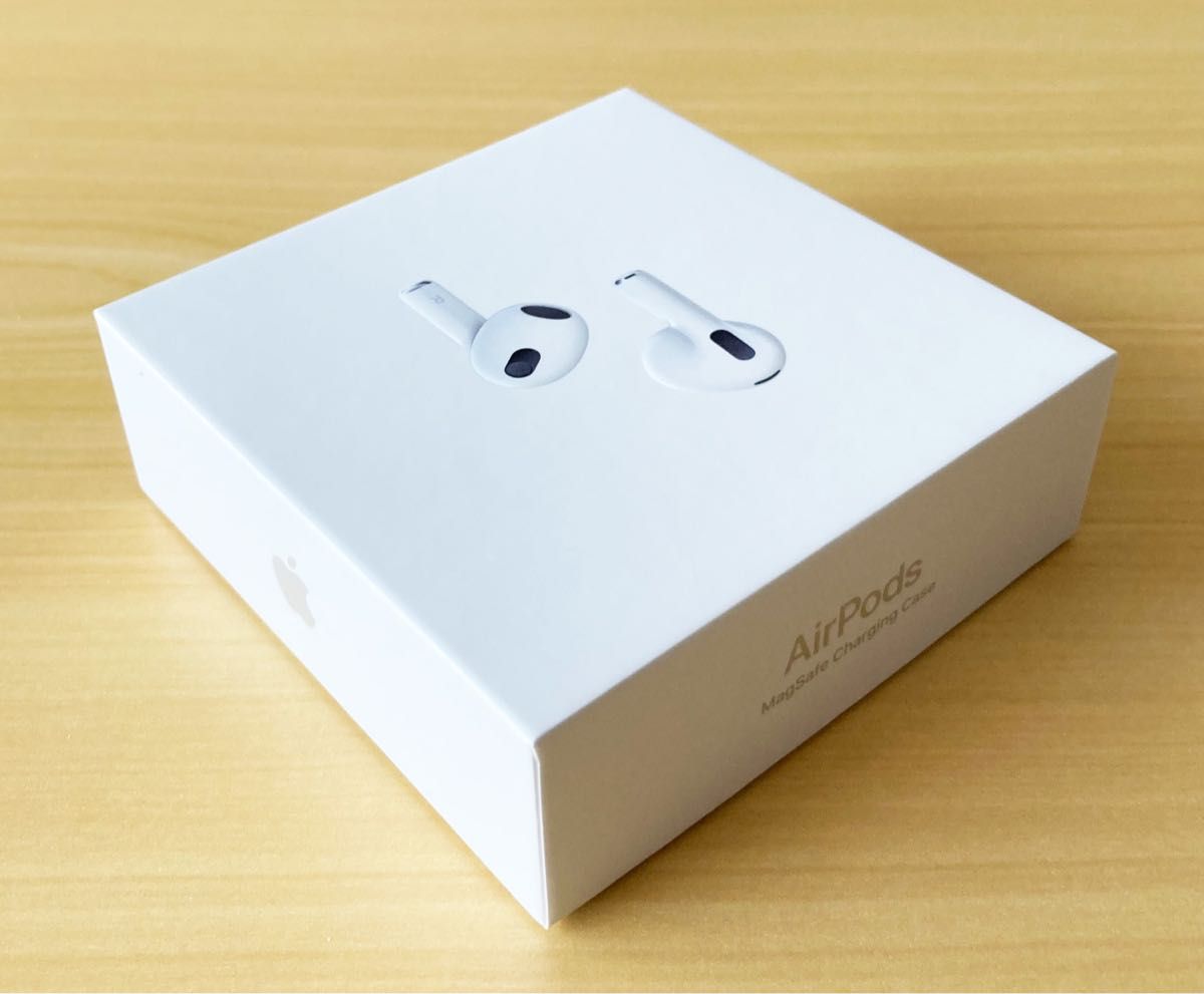 ほぼ新品 Apple AirPods 第3世代 MME73J/A MagSafe充電ケース ほぼ新品 Apple AirPods 第3世代 MME73J/A MagSafe充電ケース