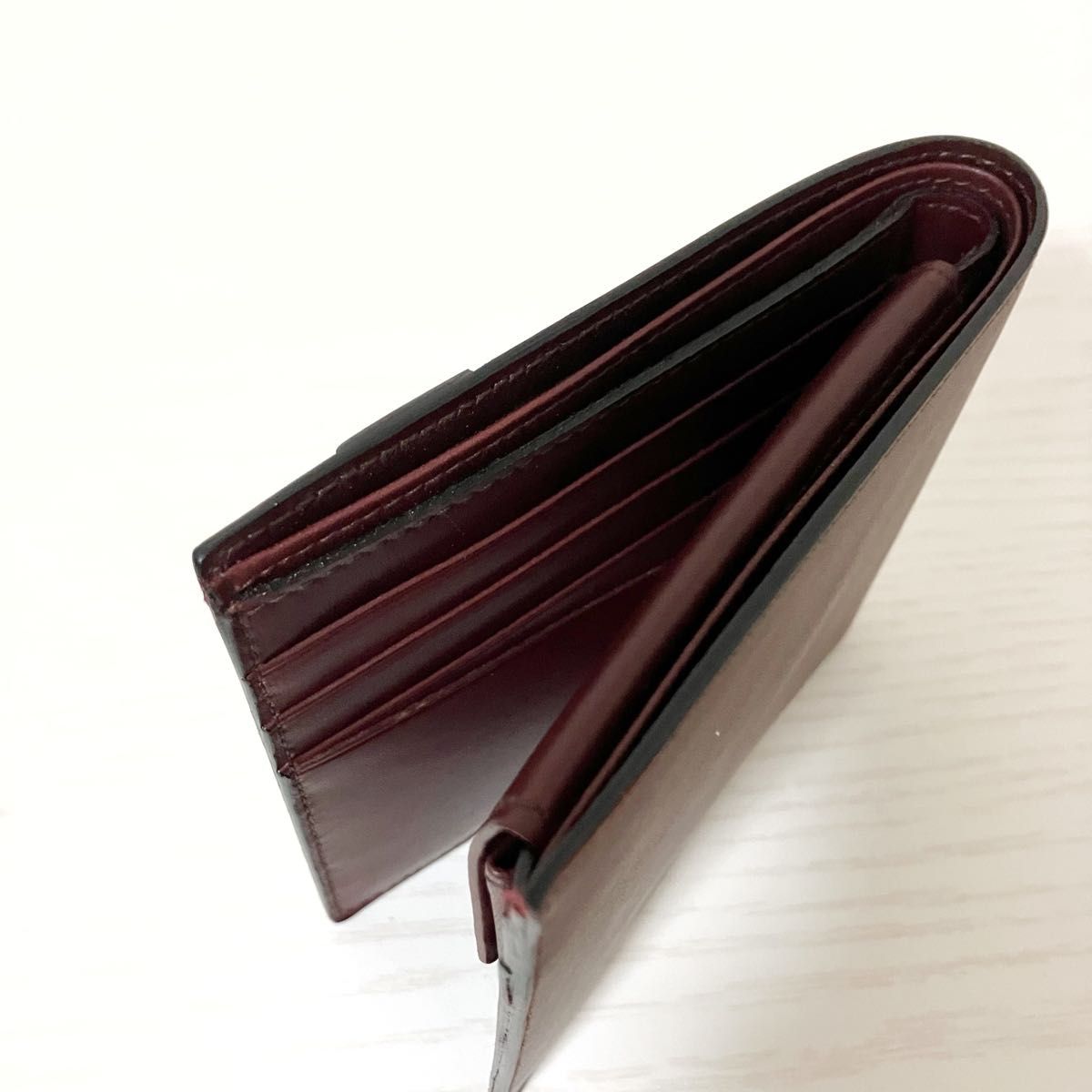 【美品】Bally 2つ折り財布　ブラウン　赤系の本革素材