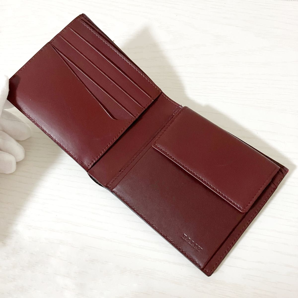 【美品】Bally 2つ折り財布　ブラウン　赤系の本革素材