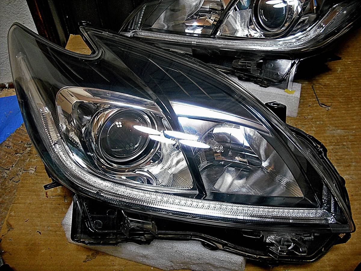 TOYOTA トヨタ プリウス 30系 ZVW30 後期 HID ヘッドライト 左右