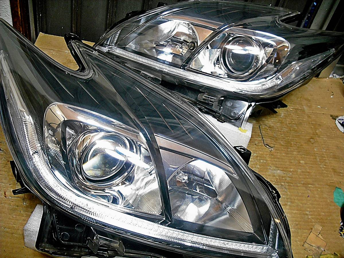 TOYOTA トヨタ プリウス 30系 ZVW30 後期 HID ヘッドライト 左右