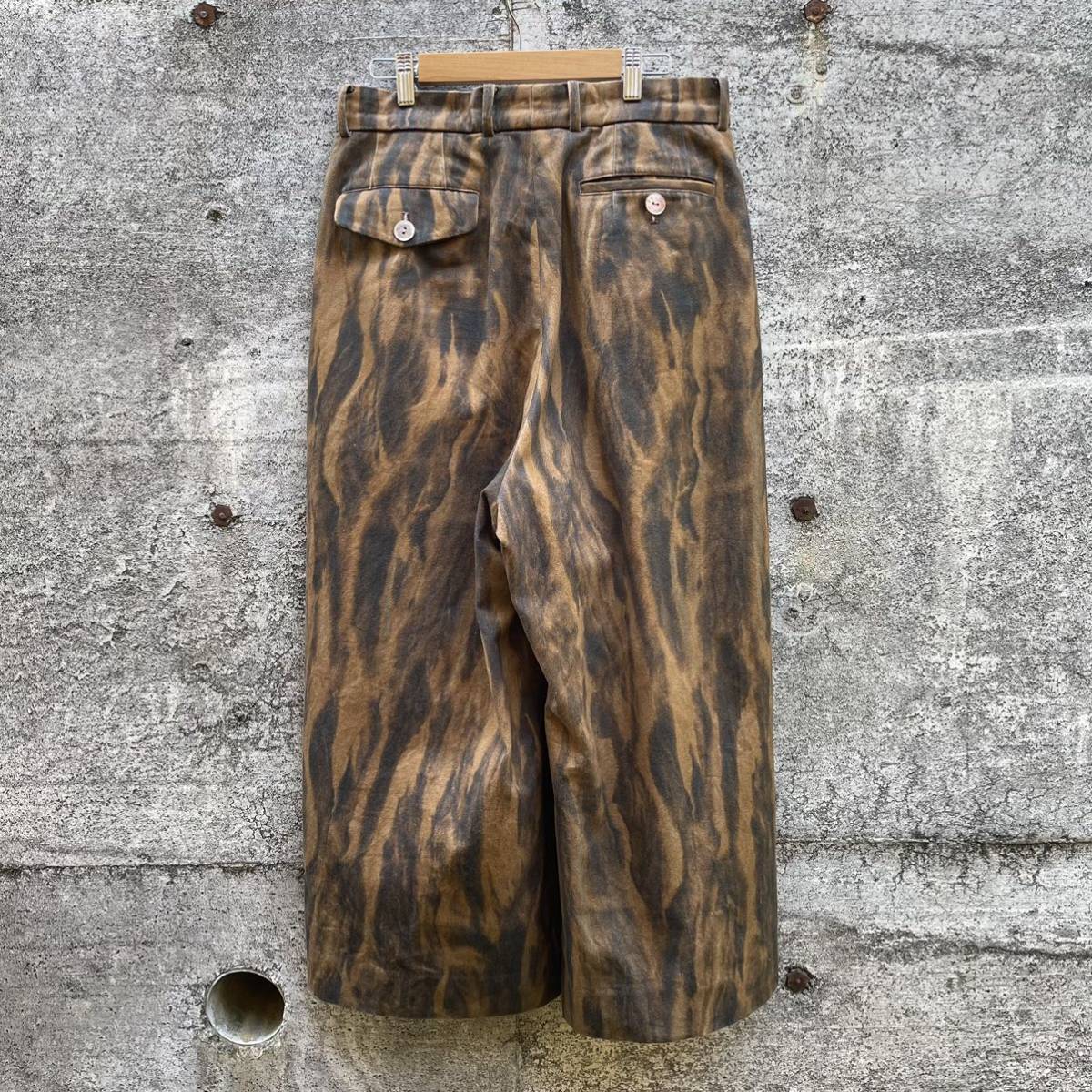 masu エムエーエスユー fur print trousers パンツ 46 ワイドパンツ