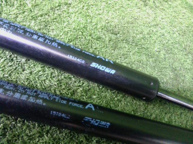 フィット DBA-GK3 GK4 GK5 GK6 バックドア タンパー ショック 13G L13B NH875P H27年 左右 74820-T5A-003_画像3