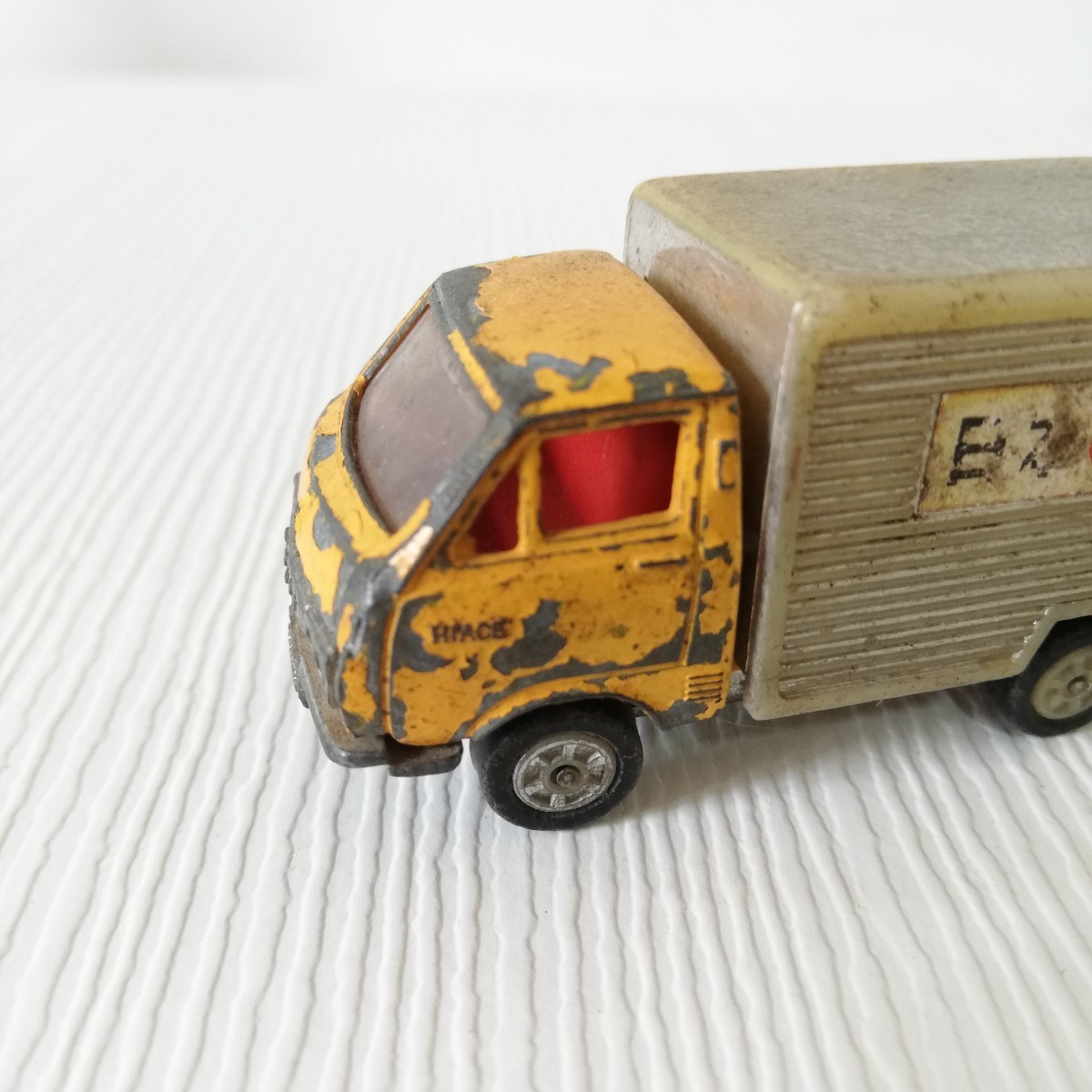 ジャンク品 トミカ トヨタ 1/68 ハイエース 日本通運 冷凍車 NO.24