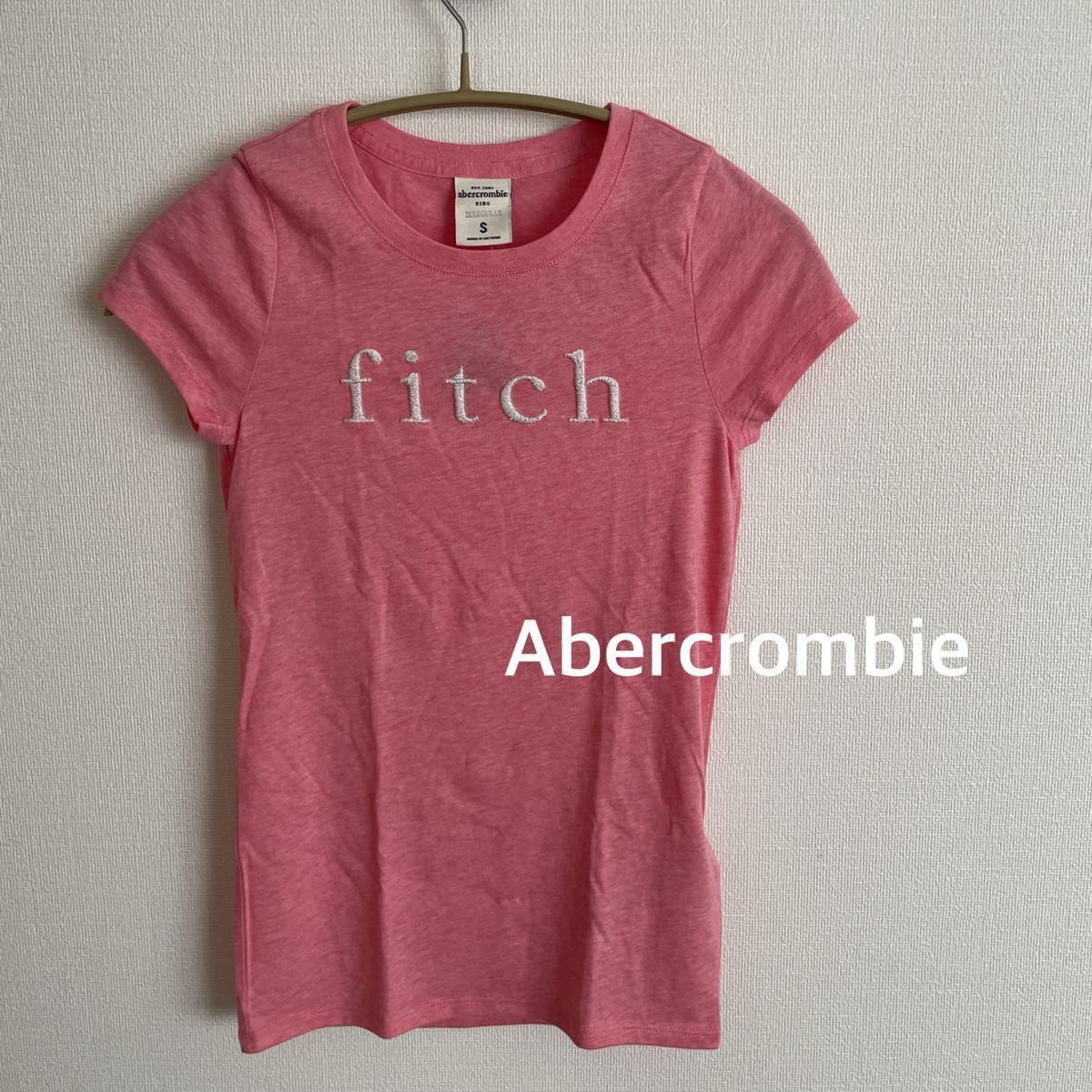 Abercrombie  アバクロンビー　アバクロ　KIDS キッズ　ガールズ　ロゴ刺繍　半袖Tシャツ　Sサイズ