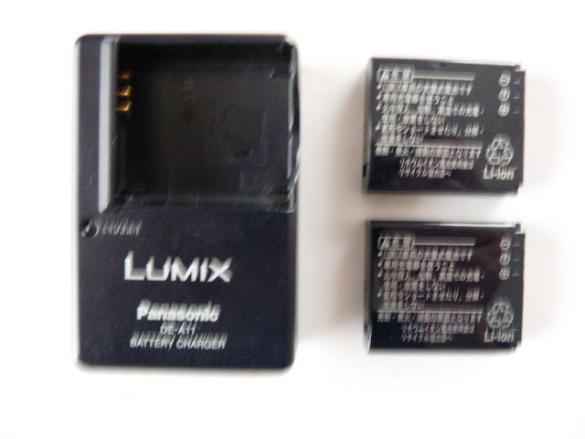 ★LUMIX 充電器 DE-A11 バッテリーパック DMW-BCC12 ２個 中古品★_画像3
