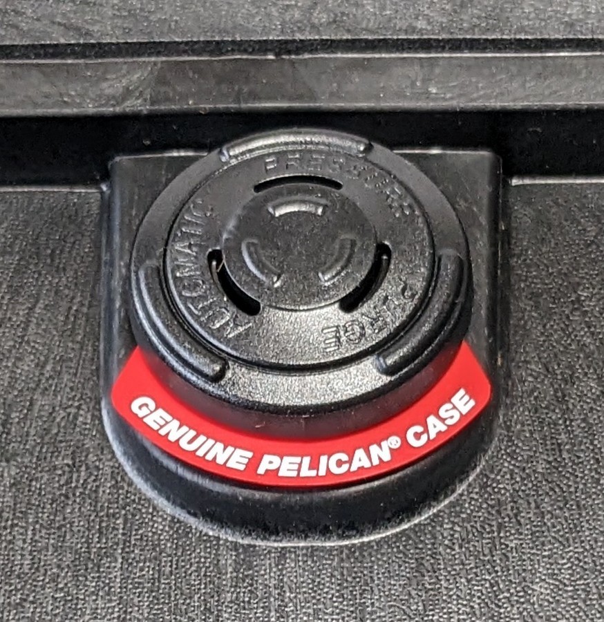 新品・箱入り ウレタンフォーム付きペリカンPELICAN1510 プロテクト ハードケース スーツケース キャリー 車輪/ホイール付き!