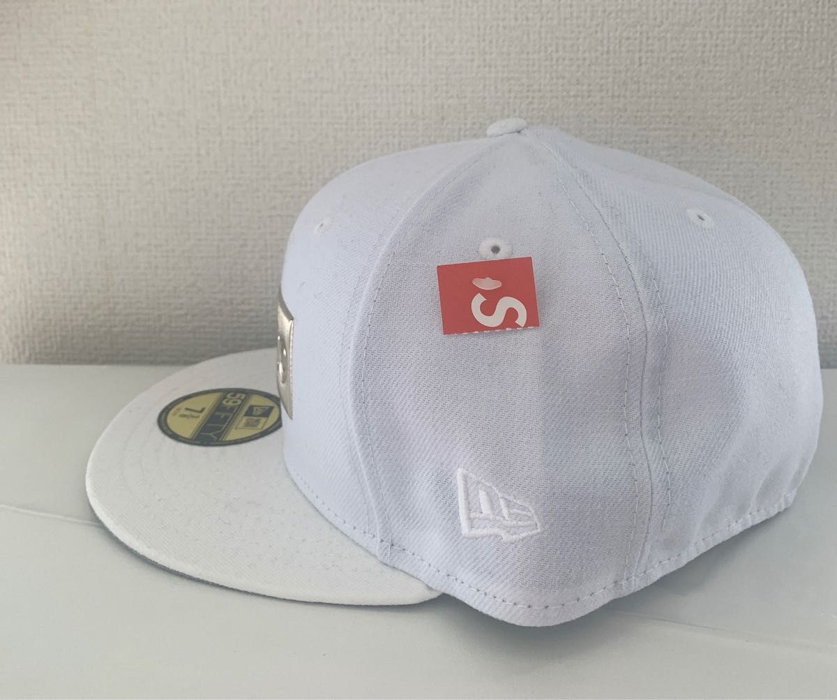 【希少モデル未使用品】16SS Supreme×NEW ERA メタリックロゴキャップ　ホワイト　サイズ:7 3/8（58.7㎝）