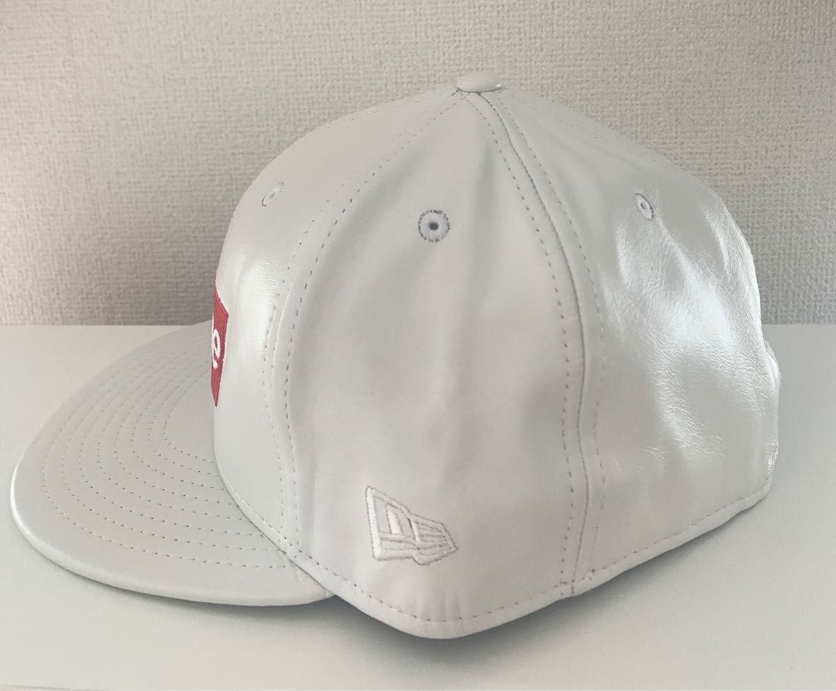 【希少人気モデル】15AW Supreme ×  NEW ERA レザーロゴキャップ ホワイト ７1/4サイズ