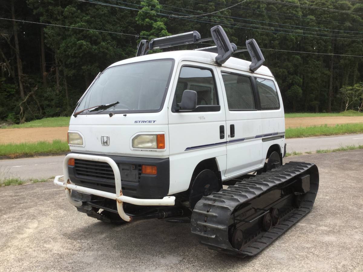 * snow on car * crawler * caterpillar * Honda Acty Street AT car 