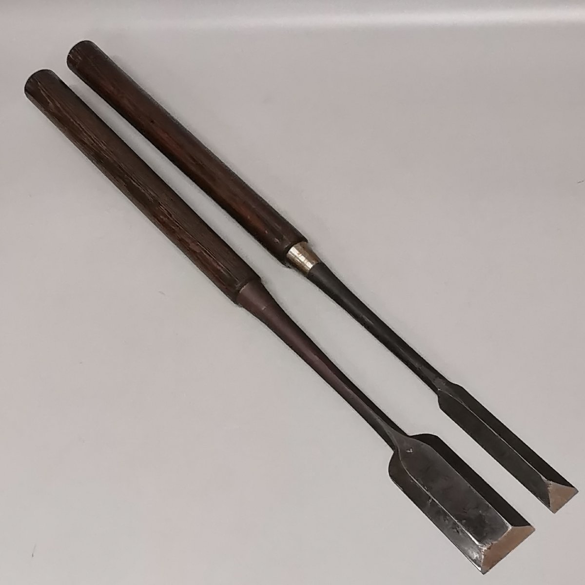 2本まとめ 啓寿銘 突き鑿 黒檀柄 全長約63.5cm ノミ つき 2本まとめ 啓寿銘 突き鑿 黒檀柄 全長約63.5cm ノミ つき